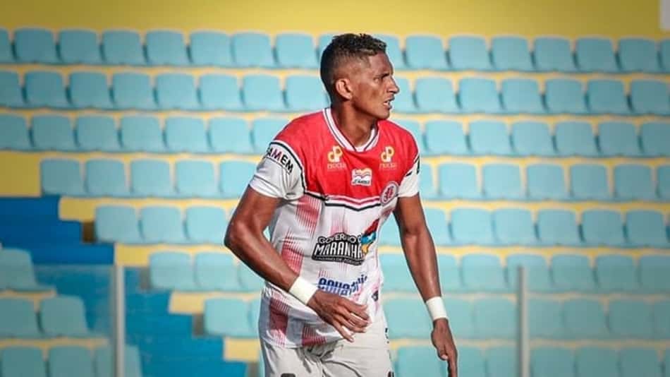 Tricolores provocam filha de lateral do 4 de Julho em rede social e o jogador desabafa: 'Ela é uma criança'