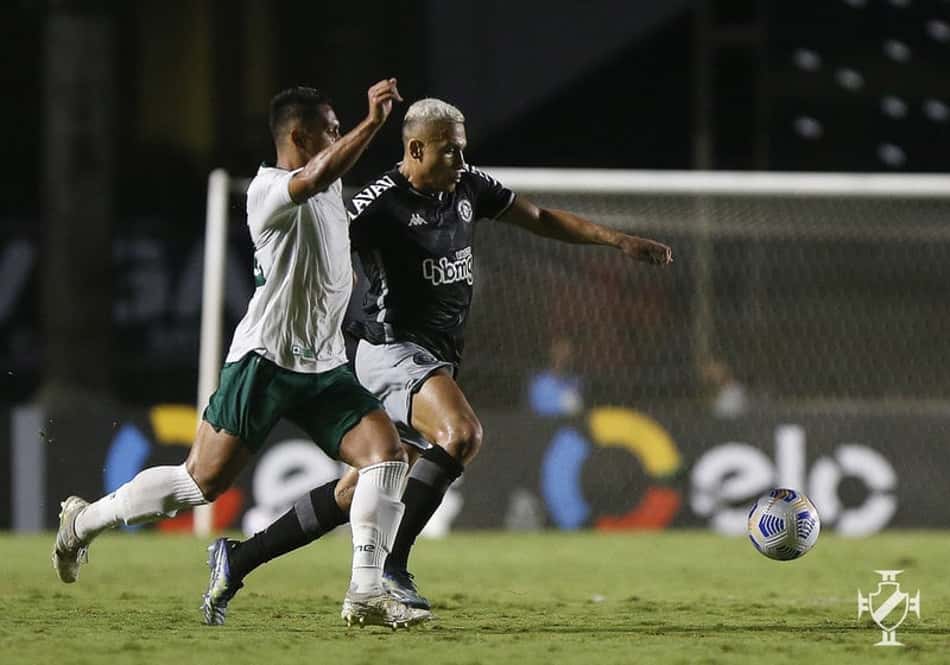 'Não tinha VAR. Não faz sentido ele dar o gol e depois anular', critica Léo Jabá após classificação do Vasco