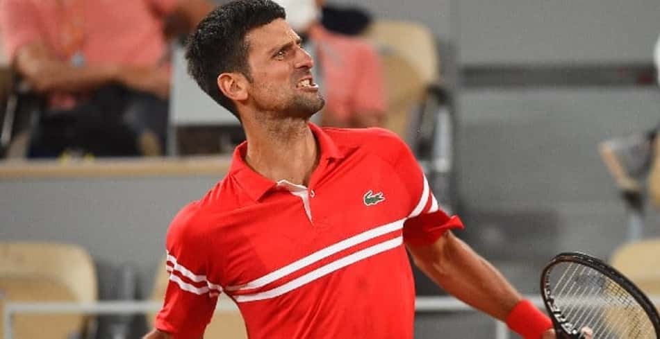 Djokovic vira batalha contra Tsitsipas, é bicampeão em Roland Garros e faz história
