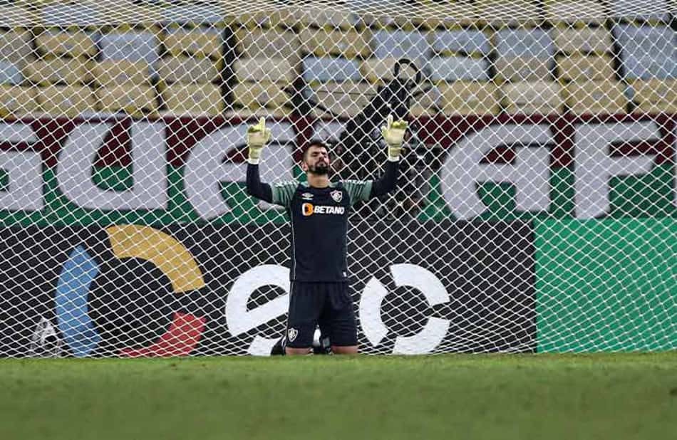 Marcos Felipe assina renovação com o Fluminense até dezembro de 2023