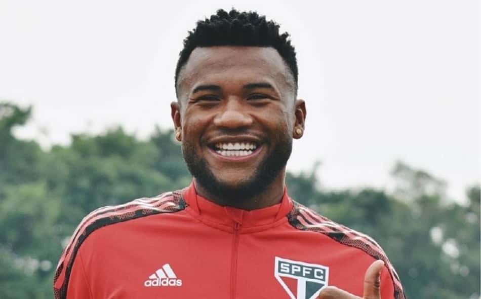 Luan volta a participar de treino do São Paulo e pode ficar à disposição do treinador Hernán Crespo