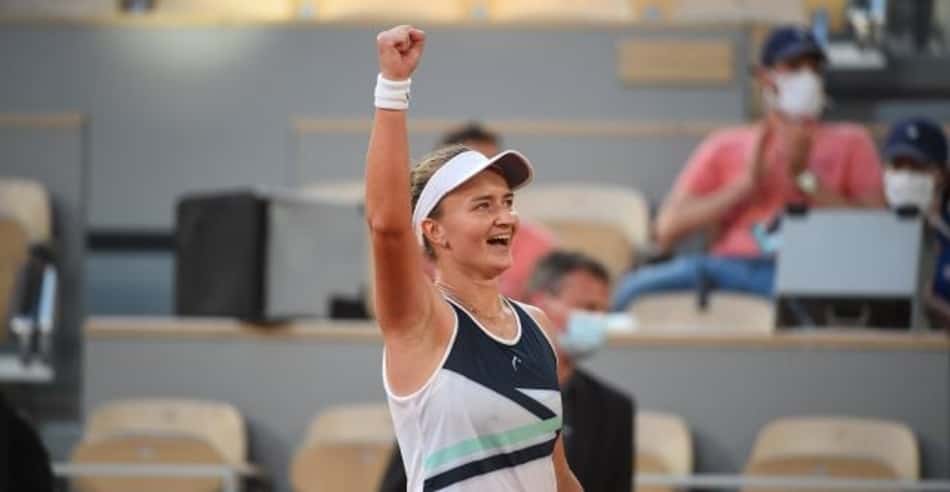 Krejcikova levanta o troféu em Roland Garros