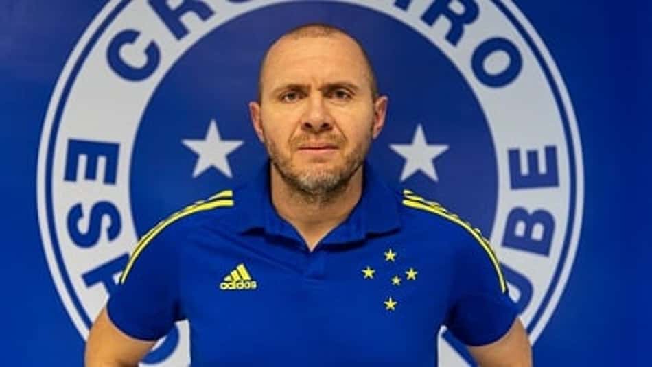 Cruzeiro oficializa a chegada de Mozart Santos para comandar o time