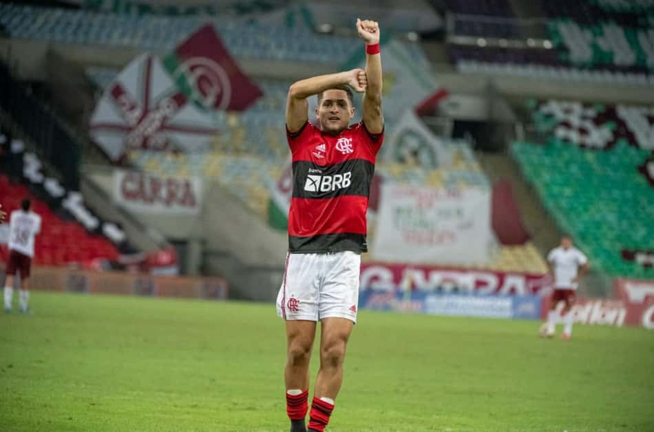 Pitbull de raça! João Gomes é o jogador do Flamengo que mais desarma na temporada; veja números