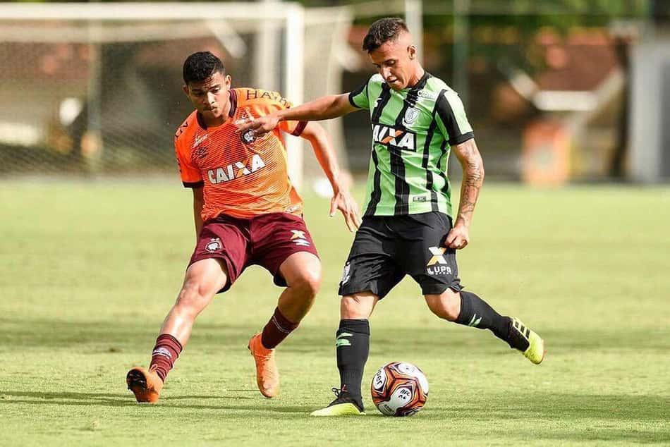 Malcoon revela sondagens de equipes para a sequência da temporada e destaca: 'Sou muito aguerrido'