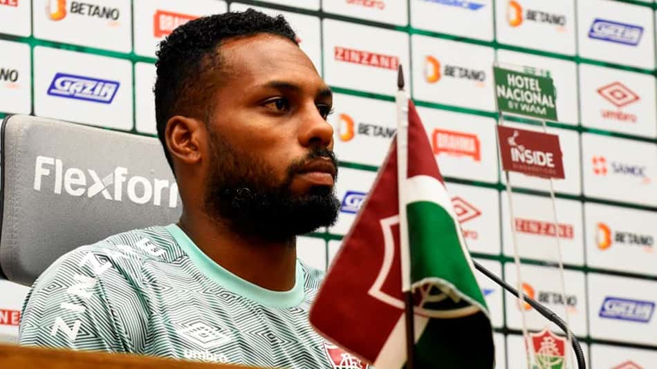 Luccas Claro vê Fluminense bem fisicamente, admite maratona pesada e exalta Nino: 'Melhor do Brasil