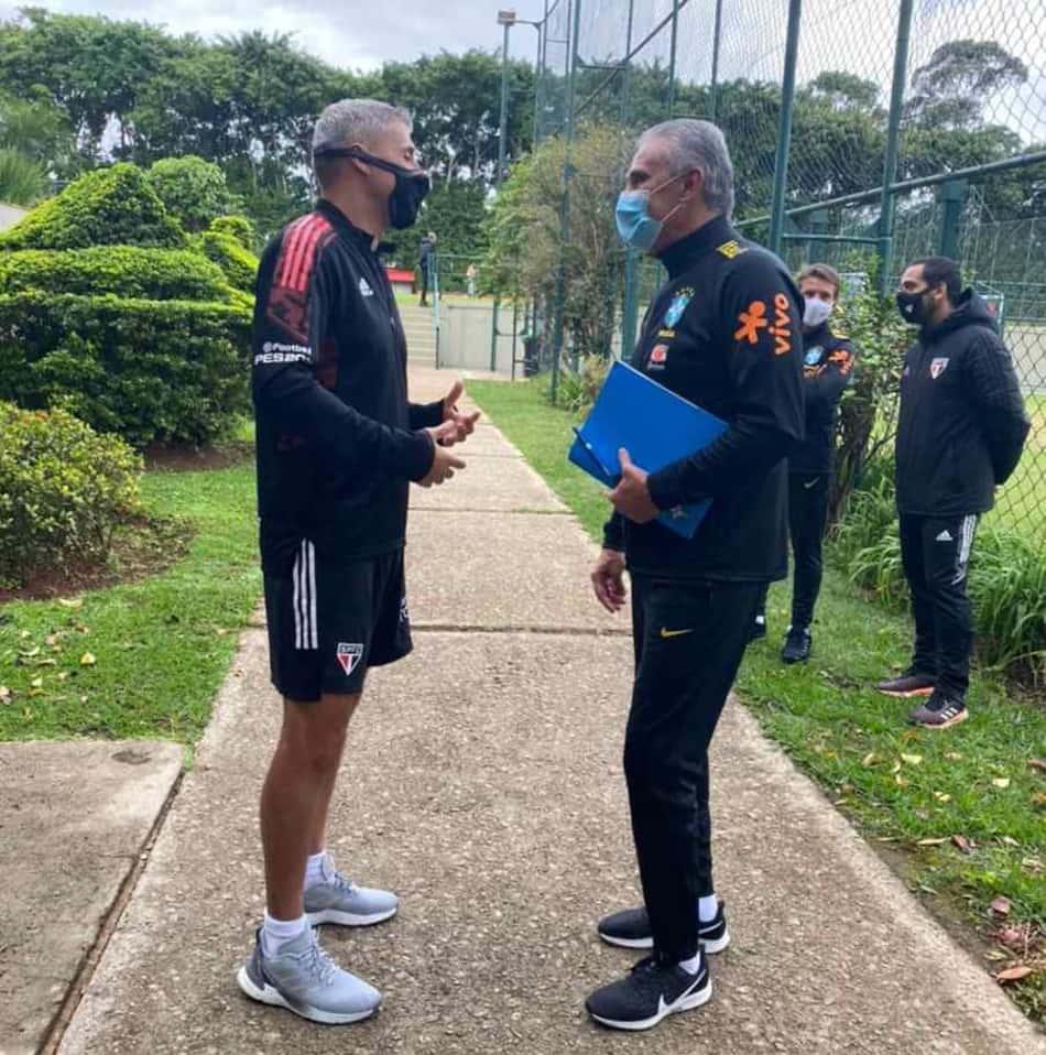 Crespo conversa com Tite antes do treino da seleção no CT do São Paulo