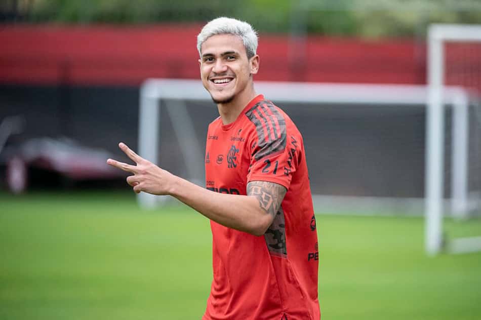 Pedro testa negativo para Covid-19 e retorna aos treinos do Flamengo nesta sexta