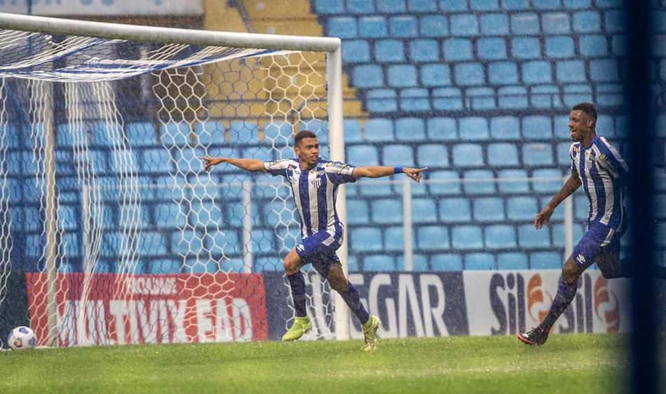 Meia do Avaí no Brasileirão de aspirantes, João Vitor garante vitória na estreia do campeonato