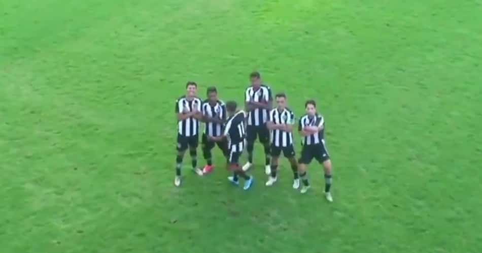 Botafogo bate Atlético-GO e vence a primeira no Brasileirão sub-17