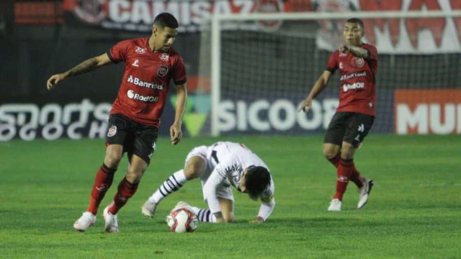 Confusão em Pelotas: Brasil culpa o Vasco, que acusa de volta; árbitro relata início com Marcelo Cabo
