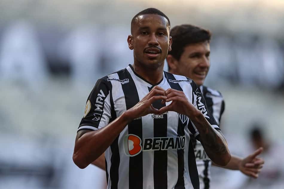 Jair minimiza lesão, diz que não vê motivos para ser poupado e elogia o papel de Cuca no crescimento do Galo