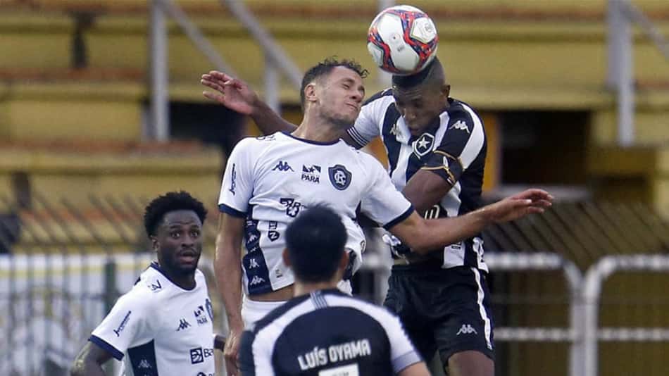 Análise: no reencontro com Renan Gorne, quem se sobressaiu foi Kanu, vital para a goleada do Botafogo