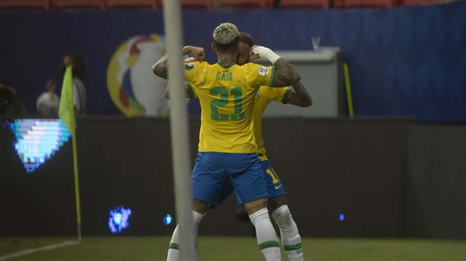 Torcedores do Flamengo perdem a paciência com Tite após Gabigol ser substituído na Copa América