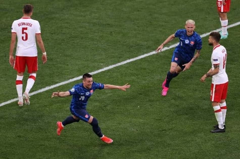 Com um a mais, Eslováquia vence a Polônia na estreia da Eurocopa; Lewandowski tem atuação apagada