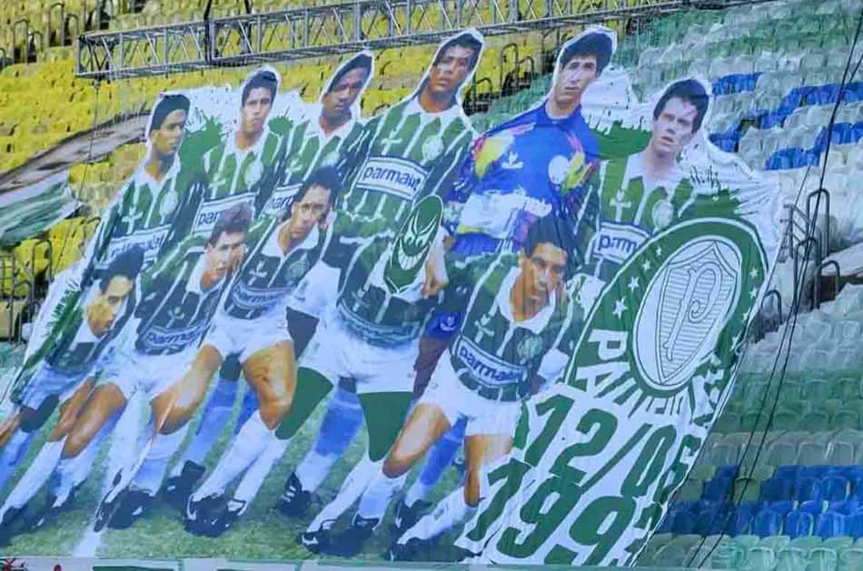 Edilson pede respeito a torcedores do Palmeiras após bandeira com máscara: 'Nada apaga uma história'