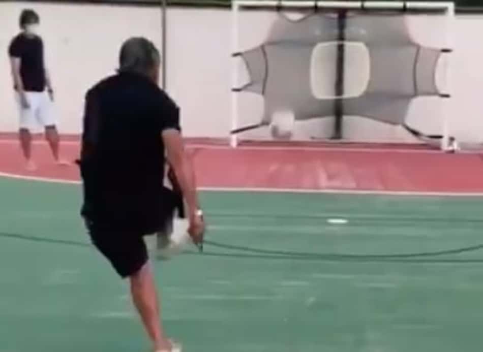 Galvão publica desafio de futebol com neto e brinca: 'Vivi um drama'; veja o vídeo