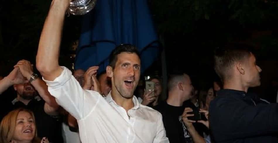 Djokovic faz festa em seu restaurante após conquista em Roland Garros