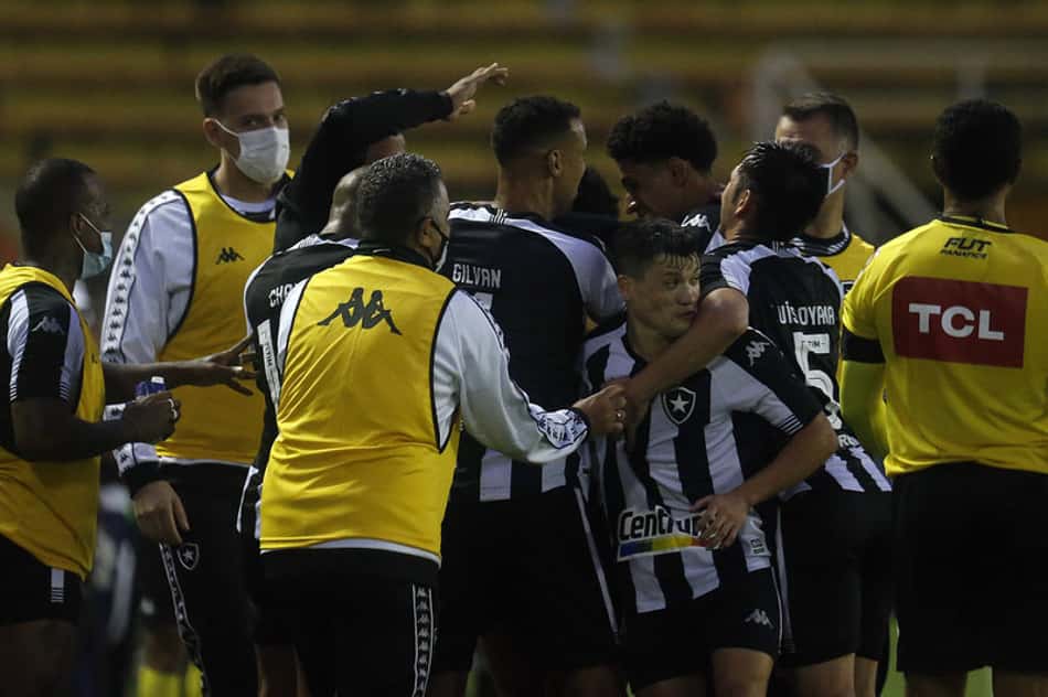 Tabu em campo: Botafogo busca primeira vitória como visitante contra o Londrina em jogos oficiais