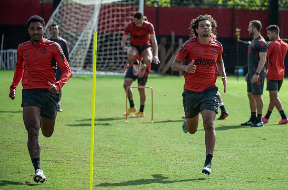 Flamengo divulga relacionados para jogo contra o Coritiba, no Maracanã