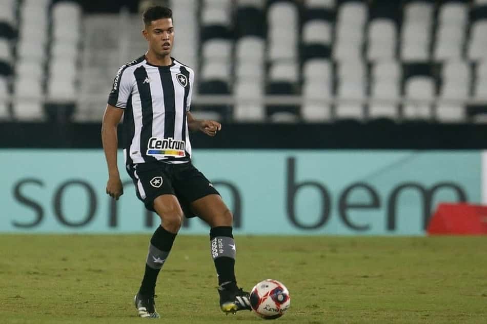 Tratativas finais: Botafogo encaminha transferência de Sousa para o Cercle Brugge