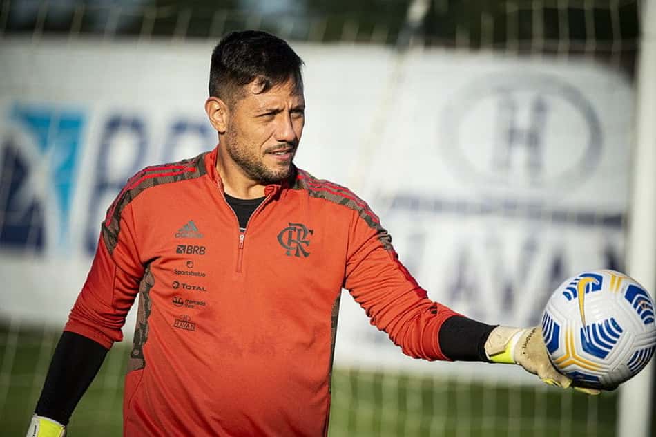 Retorno de pilares dá solidez à defesa do Flamengo em duelo com o Coritiba