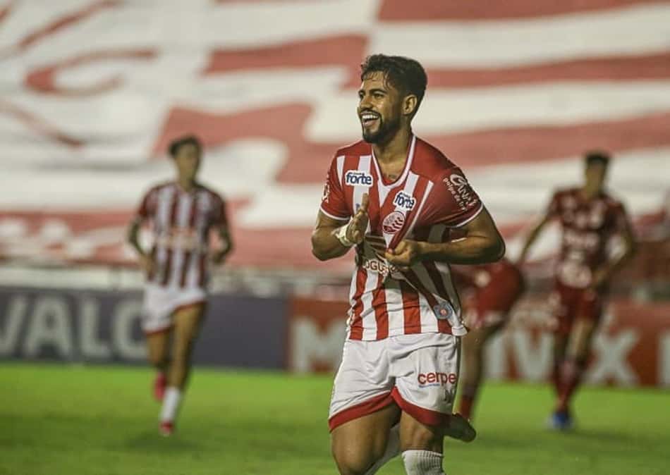Bryan ressalta potencial do elenco em sequência de vitórias do Náutico