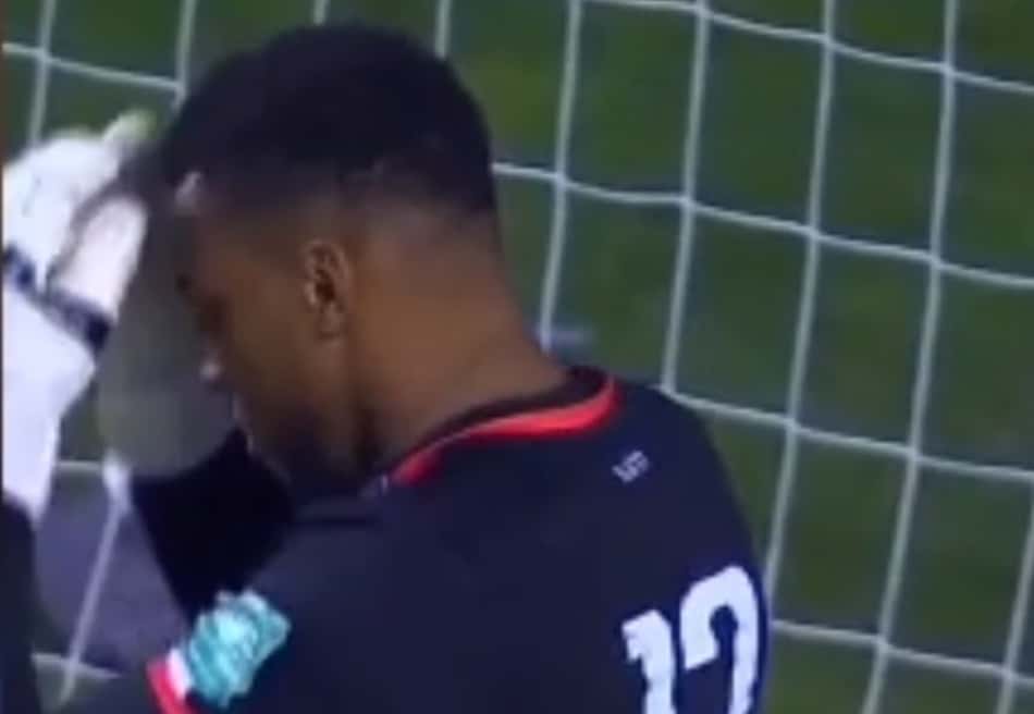 Que vacilo! Veja o bizarro gol contra do Haiti em jogo das Eliminatórias