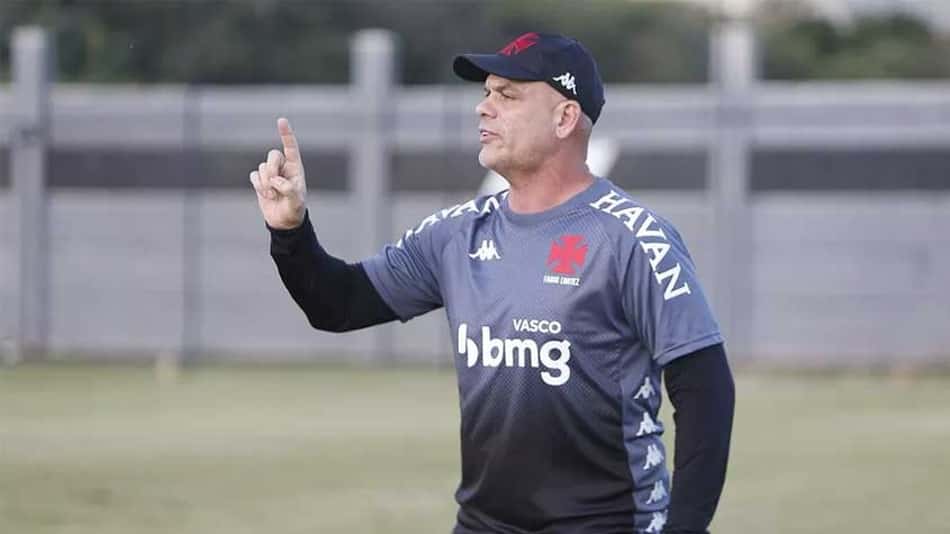 Substituto de Marcelo Cabo, Fábio Cortez lamenta atuação do Vasco: 'Os dois gols do Avaí nós que demos'