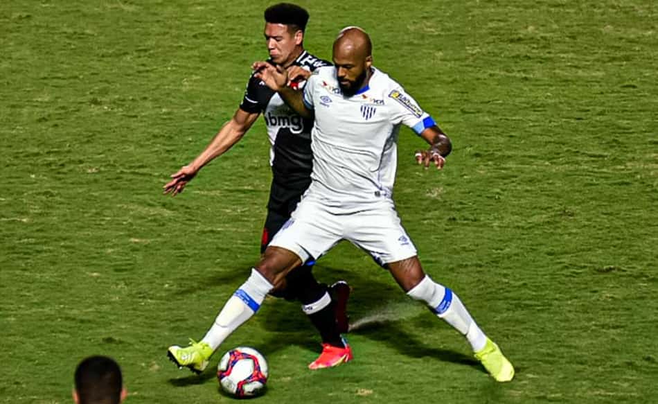 Após derrota em São Januário, Marquinhos Gabriel destaca: 'Falta concentração no começo dos jogos'
