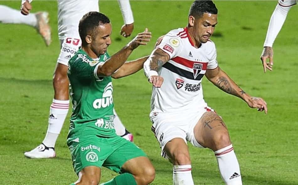 Chapecoense com problema na escalação para encarar o Atlético-MG