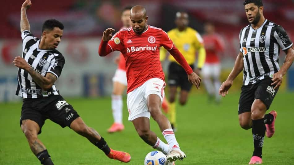 Patrick lamenta as chances perdidas pelo Inter contra o Atlético-MG