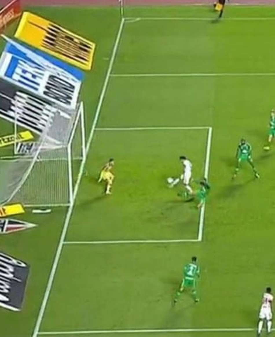 'Me ajuda, Pablo': Tricolores perdem a paciência após atacante perder gol incrível e Chape empatar em seguida