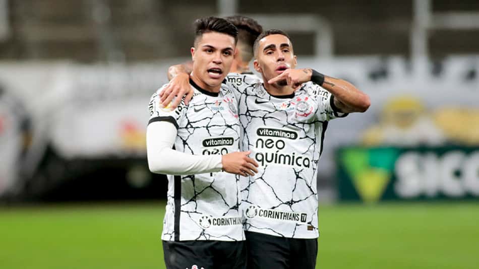 VÍDEO: Sylvinho comenta peças ofensivas do Corinthians: 'Nossos volantes são os nosso artilheiros'