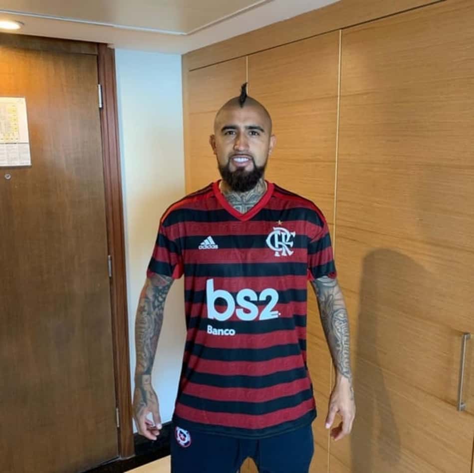Arturo Vidal, do Chile, publica vídeo comemorando gol do Flamengo na Copa do Brasil e agita rubro-negros