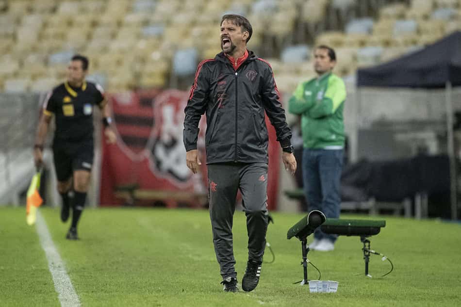 Mauricio Souza elogia Matheuzinho e destaca postura do Flamengo: 'Todos os jogadores se doando'