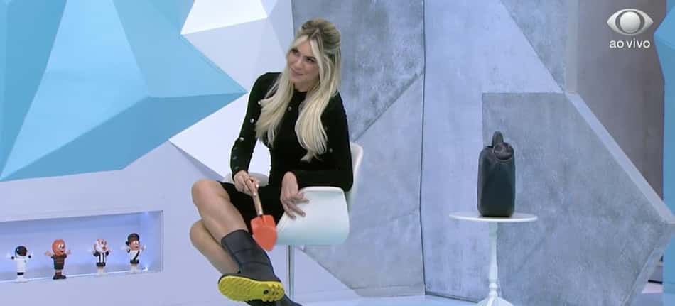 Renata Fan se veste de jardineira para mostrar 'raiz do problema' no Internacional: 'Diretoria amadora'