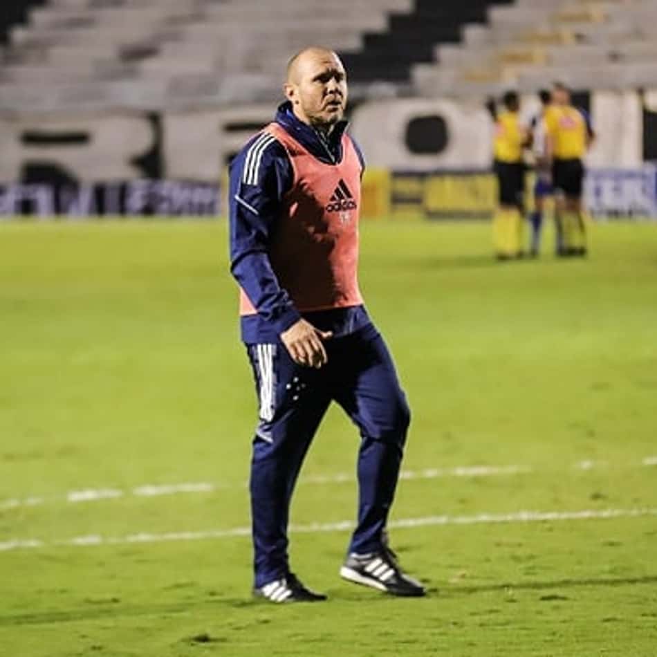 Mozart defende reintegrações de jogadores para ampliar o plantel: 'São contratações dentro do elenco'