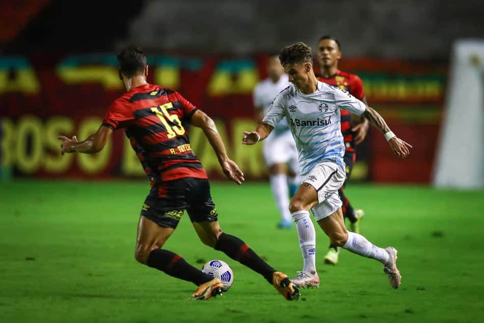 Grêmio pode ter mudanças na escalação contra o Santos