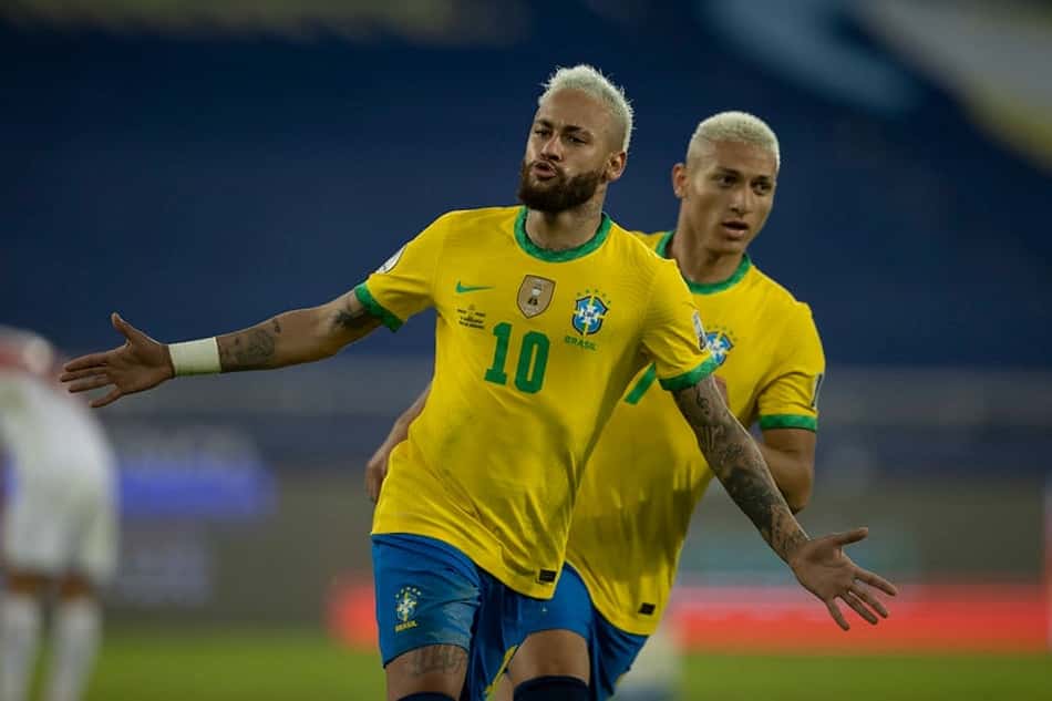 Após Messi, 'belo' gramado do Nilton Santos é criticado por Neymar: 'Arruma o campo'