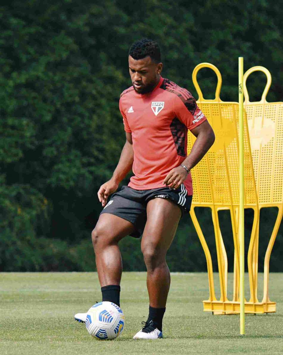 Luan inicia transição para o campo; volante do São Paulo é dúvida para o San-São