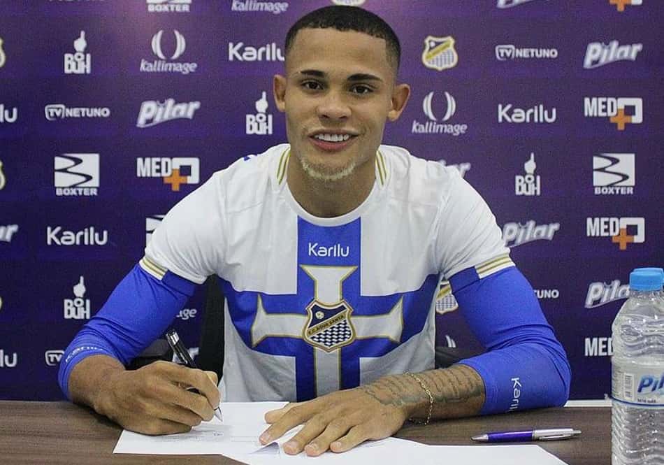 Destaque do Água Santa, Renato assina por um ano com clube português