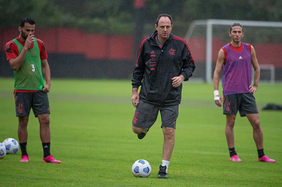 Rogério Ceni detalha atividades no 'home office' e revela planos para volta de Thiago Maia ao Flamengo