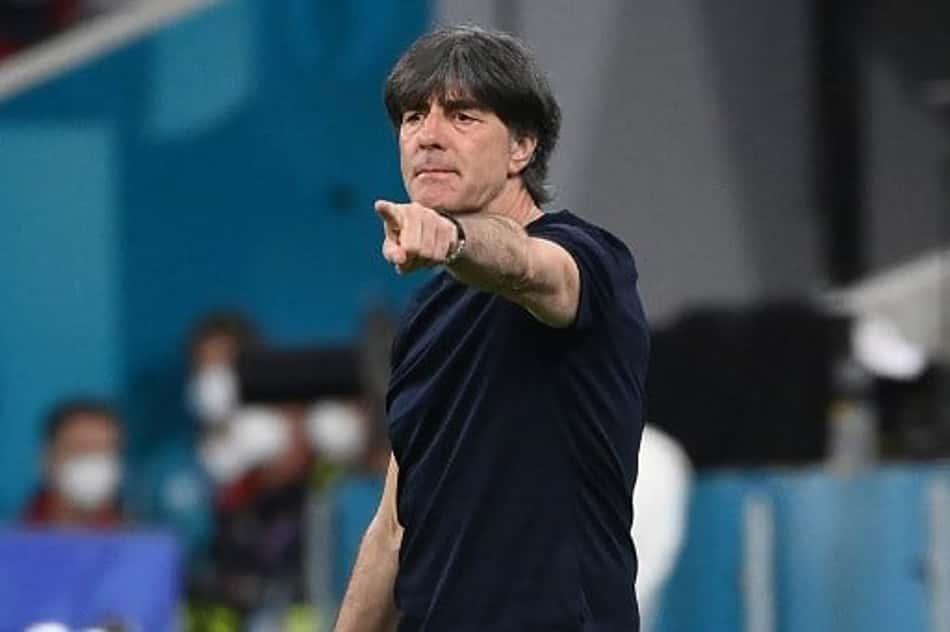 Joachim Löw alerta sobre Cristiano Ronaldo: 'Faz muito mais do que livrar-se de refrigerantes'