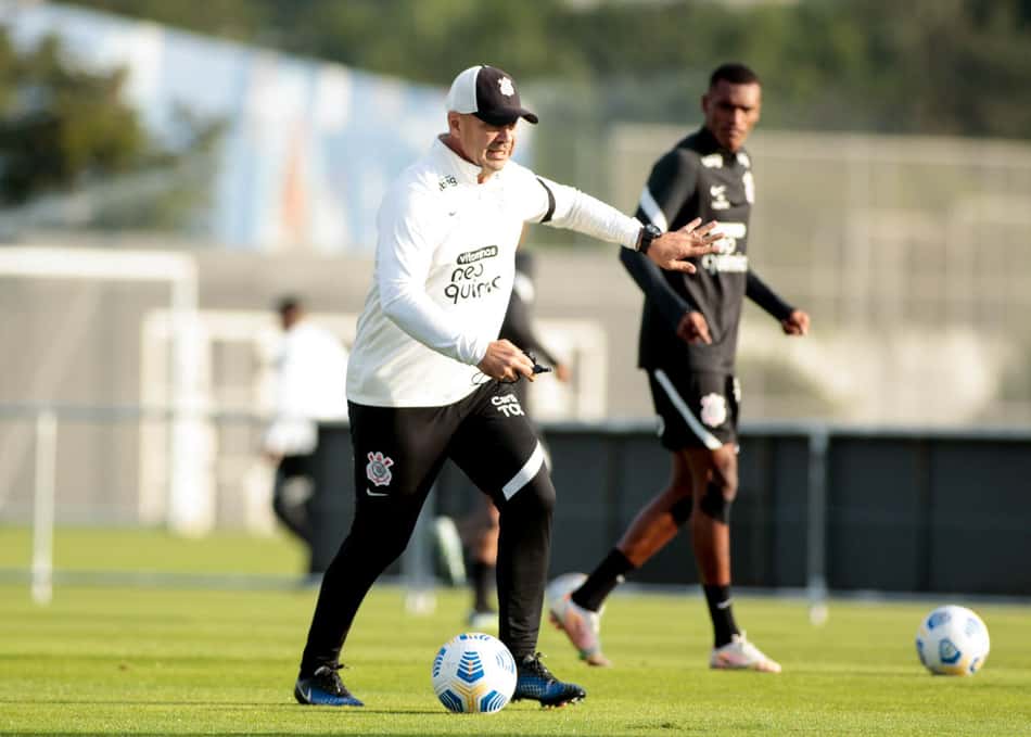 Sem os titulares contra o Bragantino e com atletas da base, Corinthians treina visando o Bahia