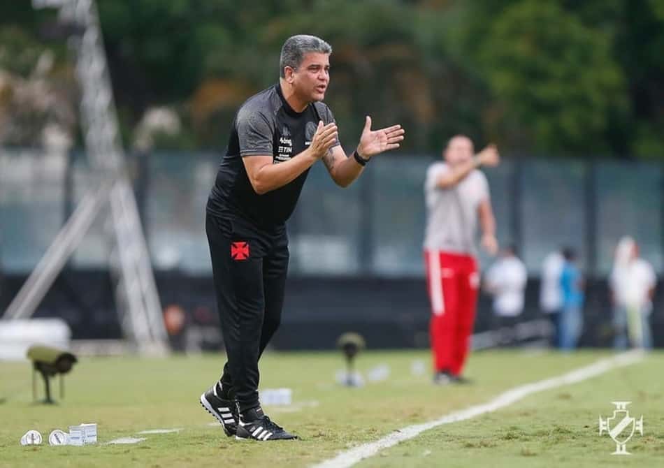 Cabo dedica vitória aos torcedores do Vasco e celebra primeiro triunfo em casa: 'Traz confiança ao grupo'