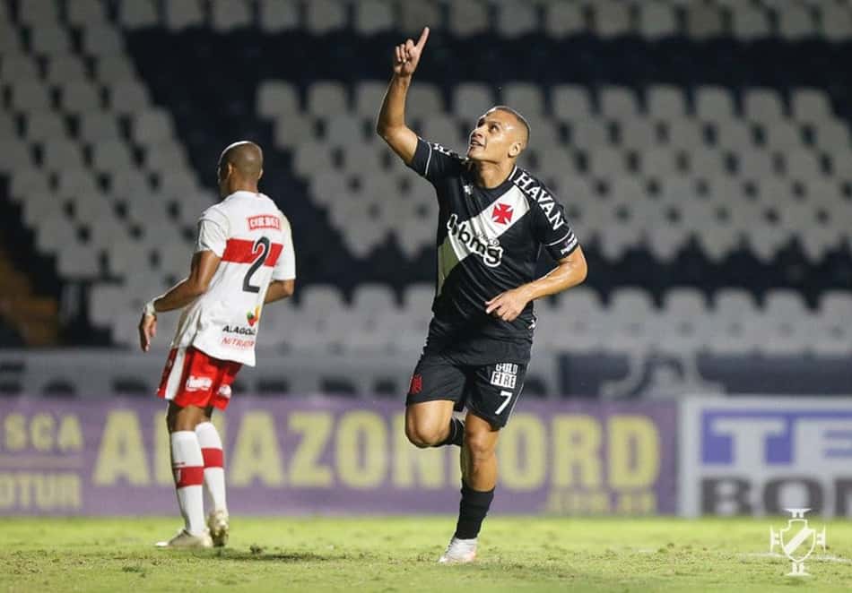 Léo Jabá, do Vasco, comenta gol após dois anos sem marcar e critica caso de vandalismo
