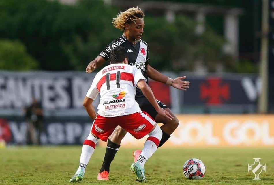 Após voltar de lesão, MT tem boa atuação no meio-campo e mostra credenciais para ser titular no Vasco