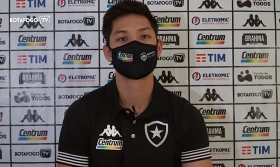 Oyama afirma que Botafogo corrigiu erros defensivos e frisa: 'Temos de fazer um bom jogo contra o Náutico'