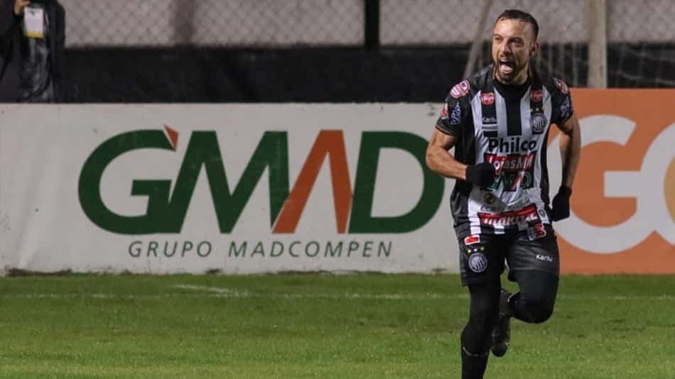 Em nova noite de falhas individuais, Cruzeiro é derrotado pelo Operário-PR e volta ao Z4 da Série B